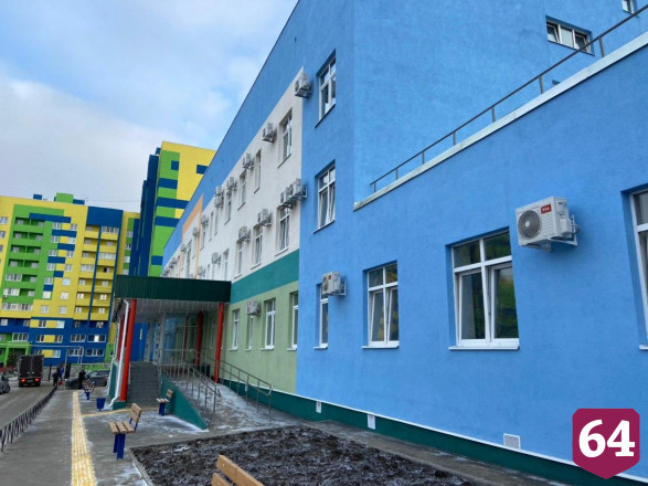 Радаев высоко оценил новую поликлинику в Елшанке 