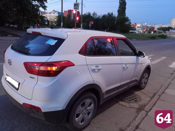 На Топольчанской кроссовер снес стоявшего на дороге подростка