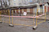 В Саратове на размытой водой дороге провалился автомобиль