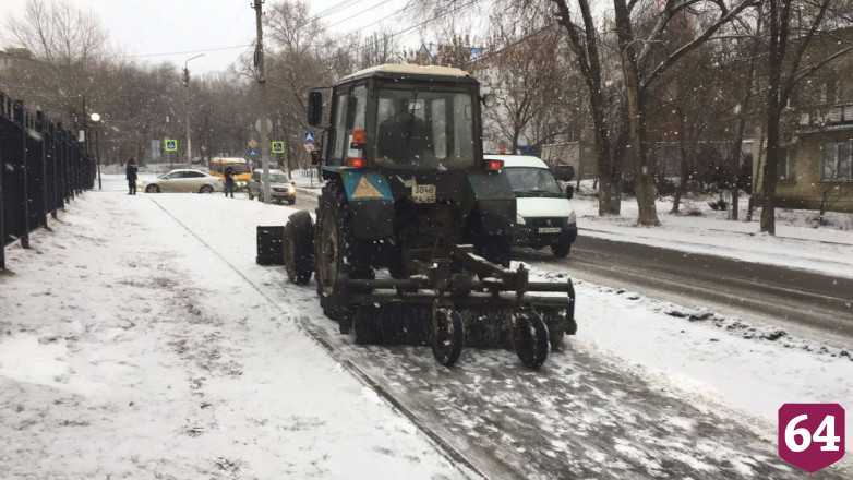 Саратов от снега чистят 276 спецмашин