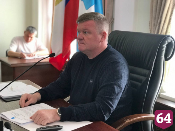 Глава Саратова потребовал убрать автохамов с тротуаров