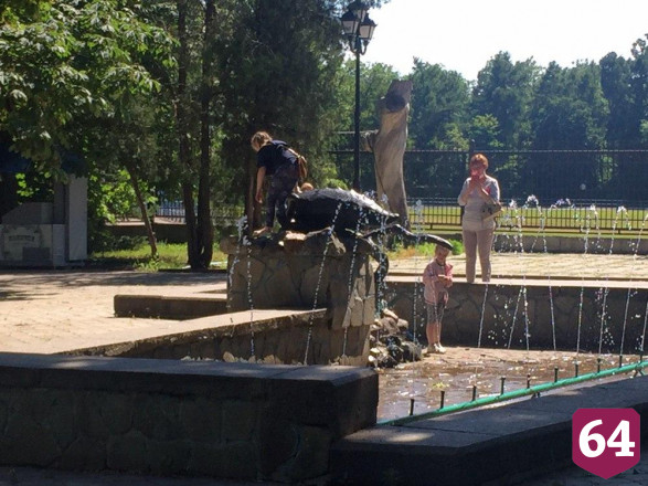 Саратовцы после открытия парков массово вышли на прогулки 