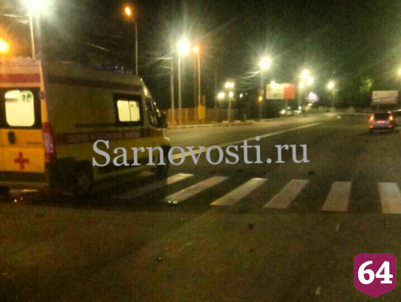 В Саратове водитель сломал ноги пешеходу и скрылся с места ДТП 