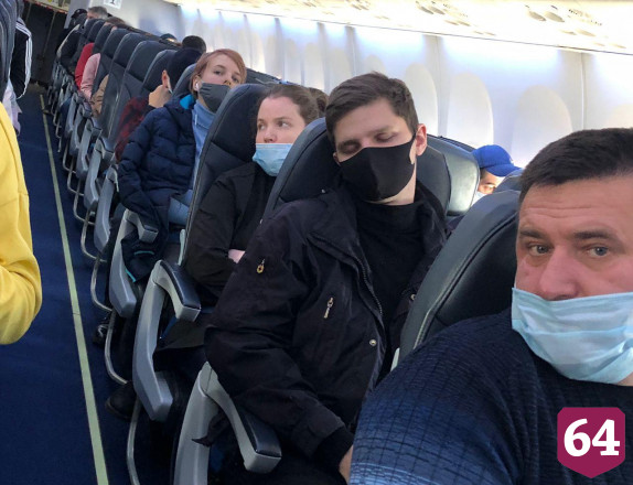 Пассажиры летели из Санкт-Петербурга в Саратов без масок