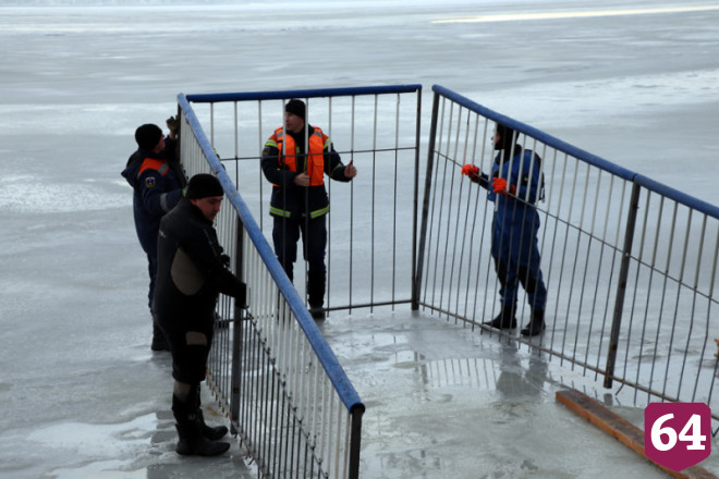 Специалист МЧС просит саратовцев нырять в прорубь только на минуту