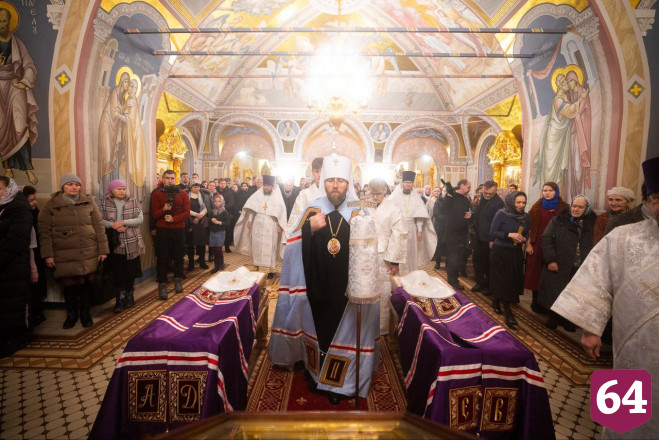 Саратовские святители упокоены в кафедральном соборе
