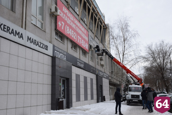 Саратовским бизнесменам грозят штрафами за громадные вывески 
