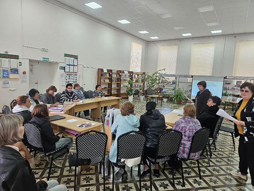 Издание саратовского краеведа передали в библиотеку
