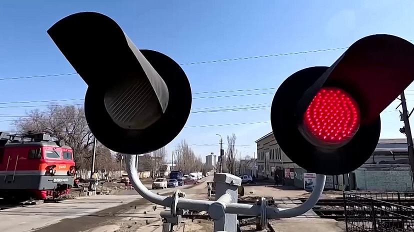 В Саратове на 2 часа закроют переезд на Сокурском тракте 