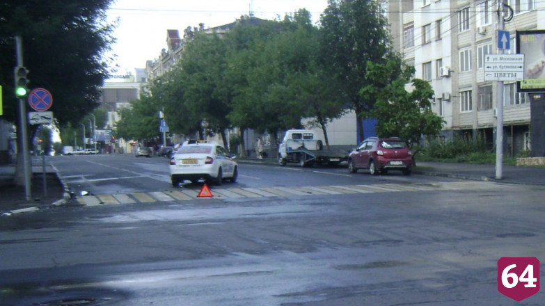 Автоледи учинила аварию в центре Саратова и попала в больницу