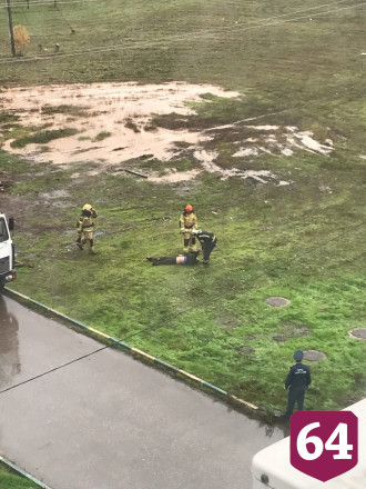 В Энгельсе крановщик задел провода и погиб от удара током