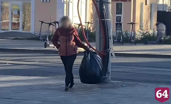 В центре Саратова незаконно выбрасывали мусор 