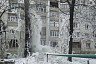 В саратовском дворе появились коммунальные «ледяные скульптуры»