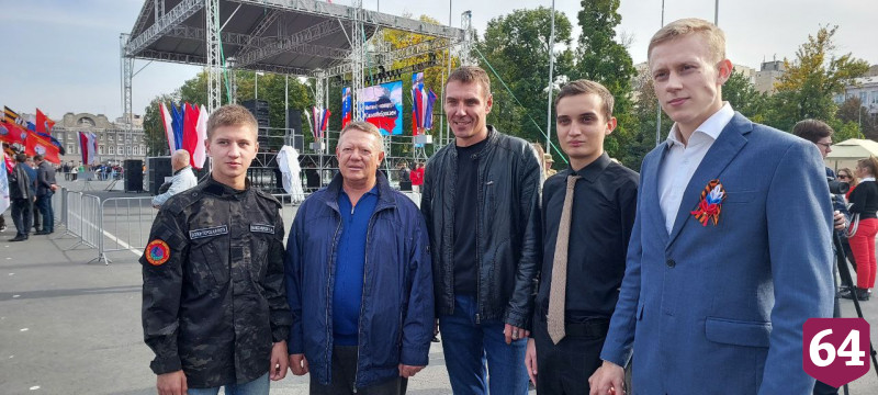 Поддержать жителей Донбасса на митинг пришли 9 тысяч саратовцев