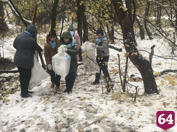 Саратовцы собрали у водоемов 4,3 тысячи кубометров мусора