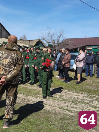 Саратовцы простились с погибшим в спецоперации Алексеем Ракицким 