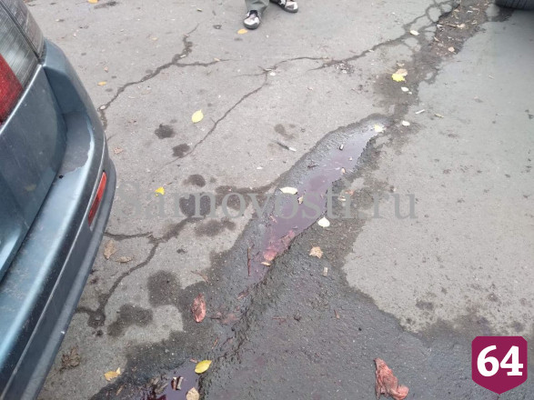 В Саратове водитель порезал лицо обидчика стеклом