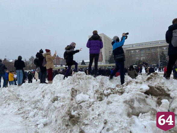 Участники митинга Навального штурмовали Саратовскую областную думу
