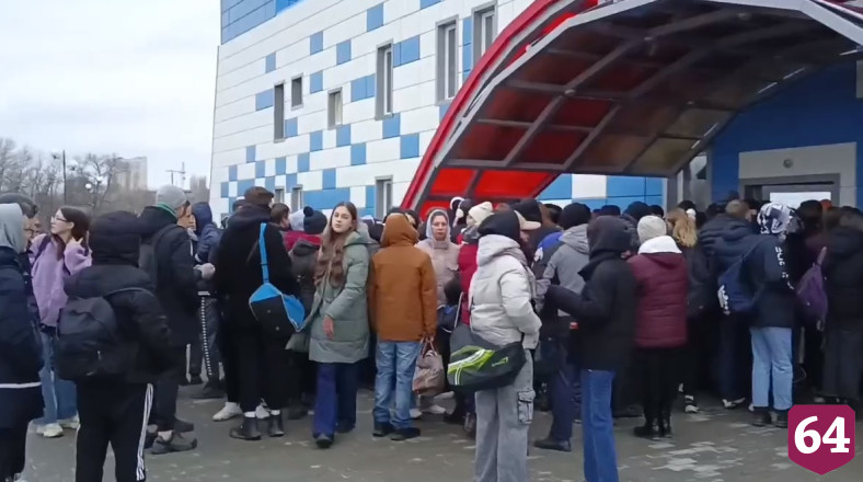 В Энгельсе добавили сеанс для желающих покататься в Ледовом дворце