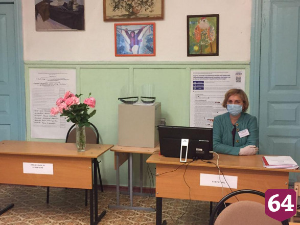 Саратовский губернатор проголосовал на довыборах в областную думу