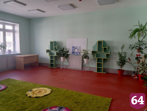 В Саратове стены нового детского сада декорировали натуральным мхом 