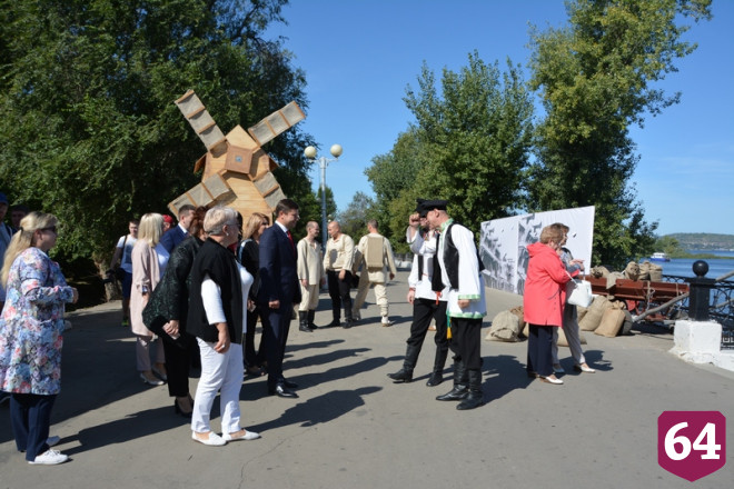 Жители Энгельса празднуют День города