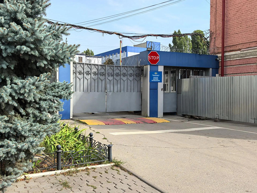В Саратове пьяный мужчина не хотел ехать в отдел и ударил полицейского