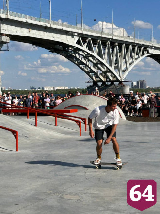 Скейт-парк у саратовского моста открыли экстрим-шоу