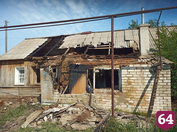 Под Саратовом сгорели сараи и частный дом