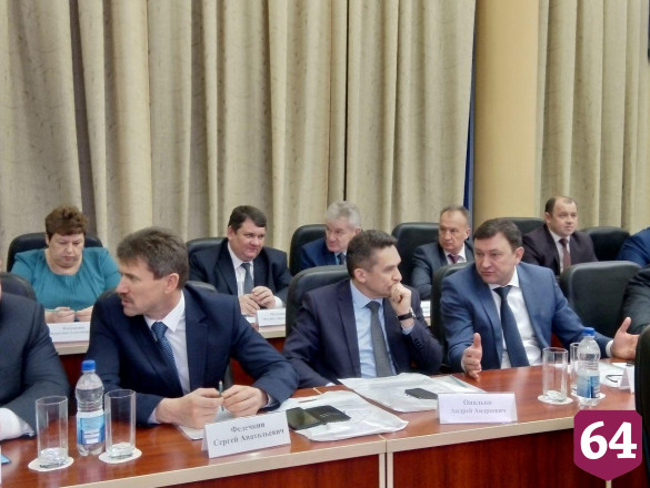 Саратовский губернатор напомнил чиновникам о важности контакта с людьми 