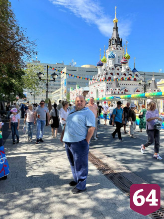 Саратовский министр на «Палитре ремесел» купил у подруги детства котика