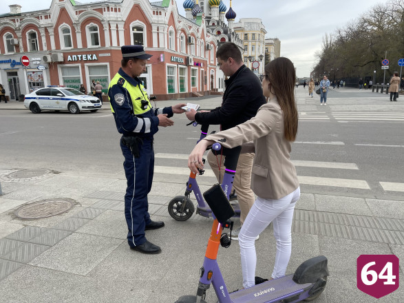В Саратове автоинспекторы наказали 97 электросамокатчиков
