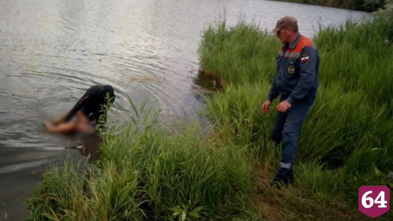Саратовские спасатели извлекли из воды третьего утопленника