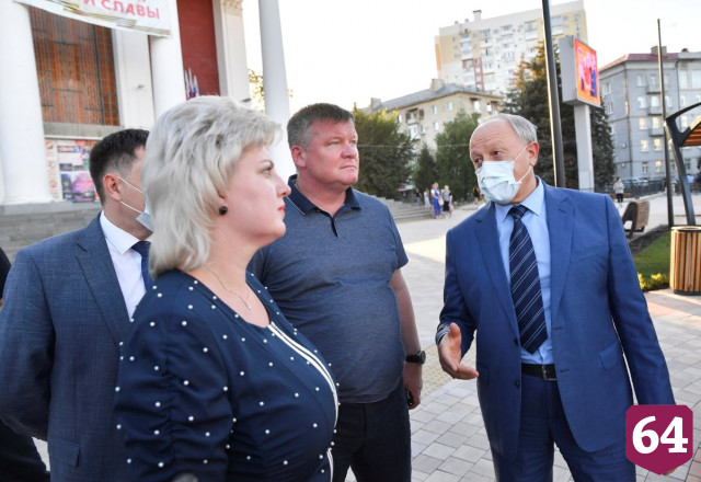 Губернатор поторопил строителей нового пляжа и бадминтонного центра 