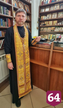 Саратовский священник ездит на передовую и благословляет волонтеров