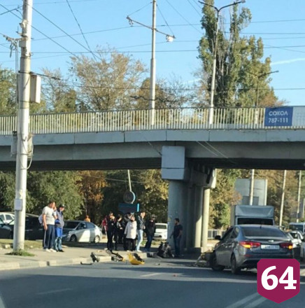 Авария с мотоциклом блокировала движение у «Тау Галереи»