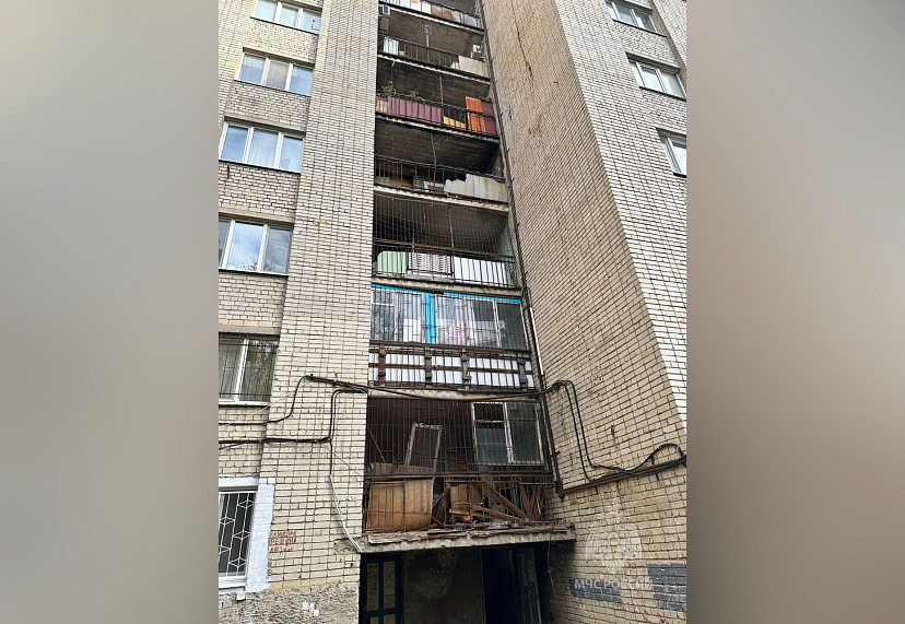 На 3-й Дачной из-за горящего балкона эвакуировали жильцов многоэтажки