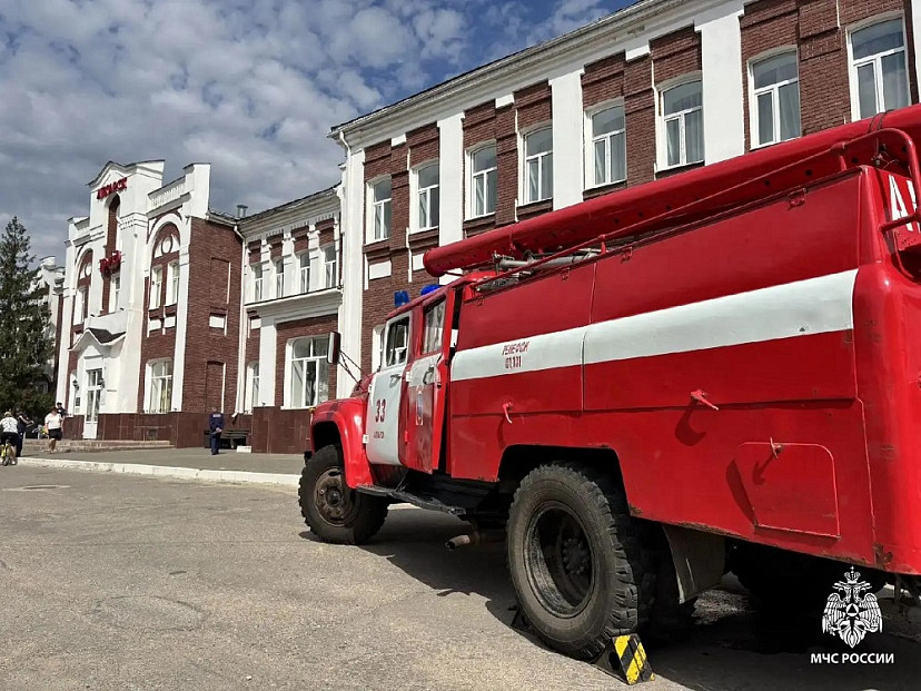 Пожарные эвакуировали из здания вокзала 40 человек 
