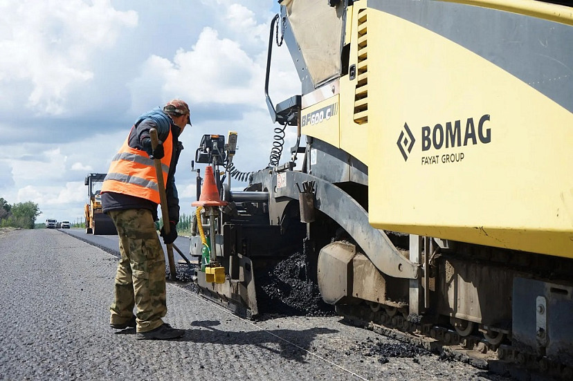 В Саратовской области ремонтируют важные для жителей дороги