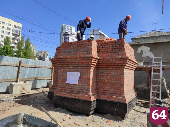 В Саратове выложили из кирпича часть Триумфальных ворот