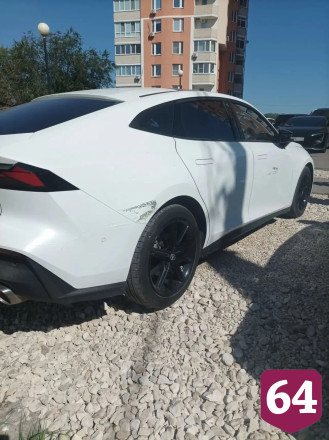 В Энгельсе супругам повредили автомобили из-за парковки