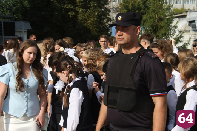 Безопасность на линейках в саратовских школах обеспечивали 1500 полицейских