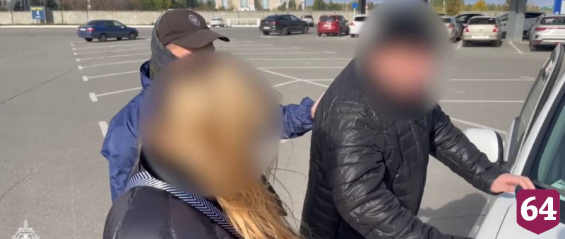 В Саратове сотрудников общепита задержали за взятку топ-менеджеру РЖД