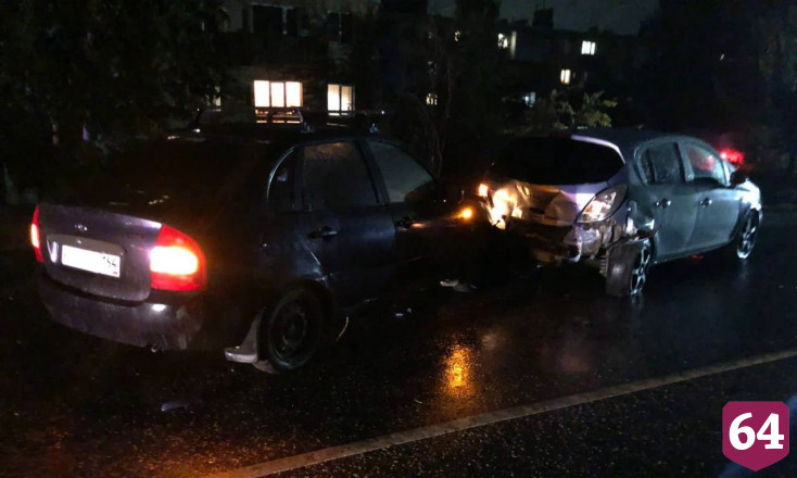 На окраине Саратова в ДТП травмы получила автоледи 