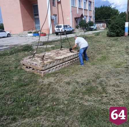 Въезд на пляж под Саратовом перегородили бетонными плитами