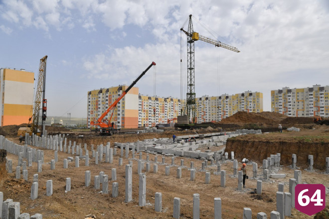 Онкоцентр в Саратове строят днем и ночью 