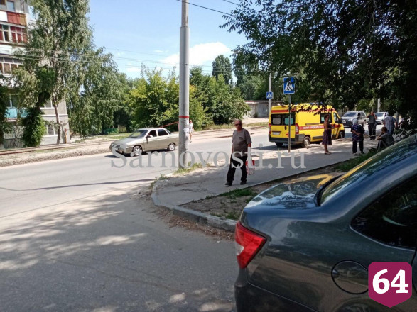 В Саратове водитель бросил на дороге сбитого подростка на питбайке