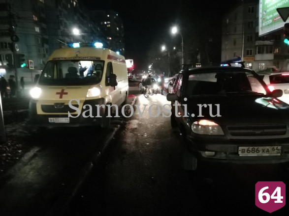 В Саратове мужчина попал под внедорожник 