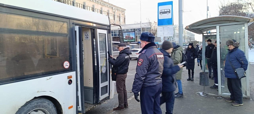 В Саратове на трех автобусных маршрутах нашли нарушения