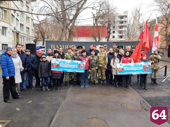 В Саратове автомобилисты поддержали бронепробег Росгвардии